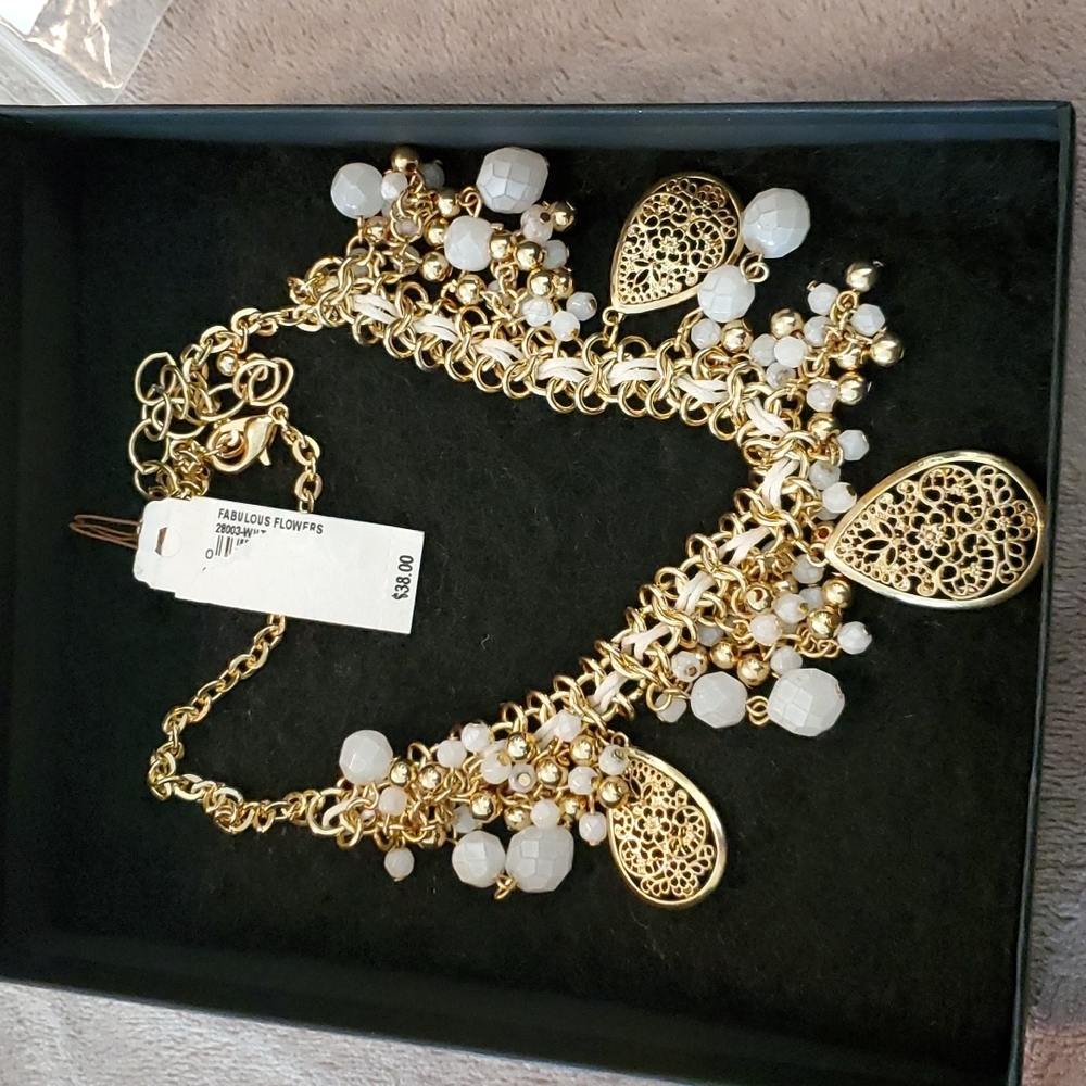 NWT dauplaise Necklace Fabulous Flowers $38